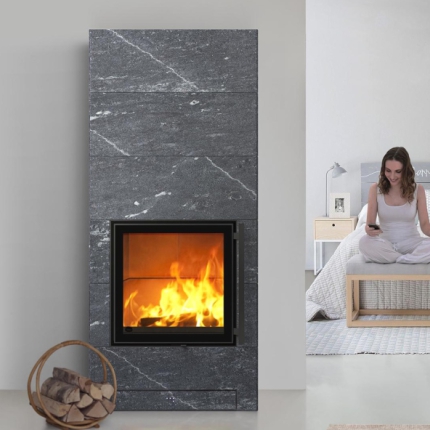 Tulikivi_Karelia_Raita_Nobile_Senso_takkaohjain_fireplace_controller_olohuone_livingroom.jpg